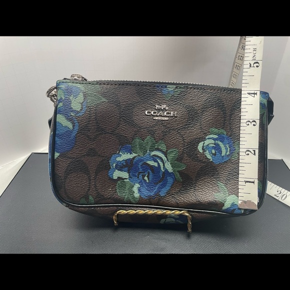 New coach purse/wristlet - Picture 7 of 7